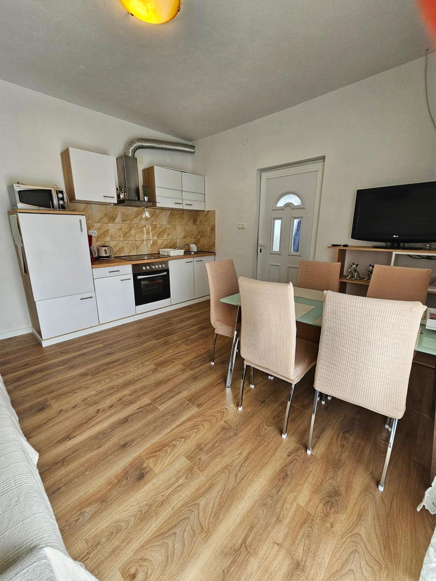 Apartments Plejic Seget Vranjica Esterno foto